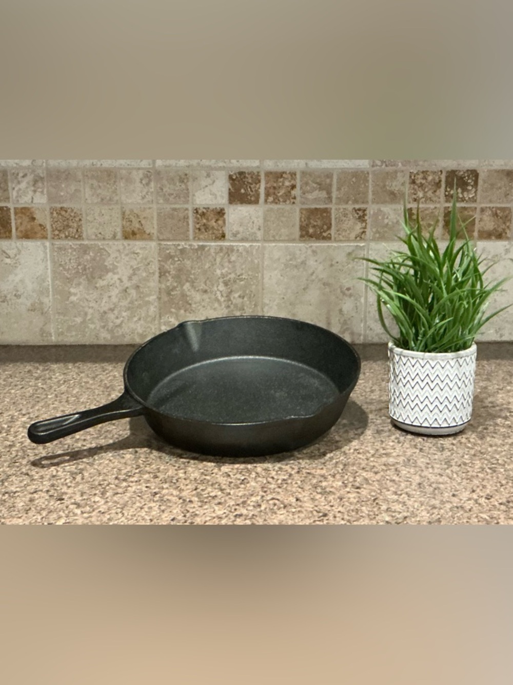 Black Cast Iron Skillet Unbranded 10 inch, Not Seasoned,, Black, New